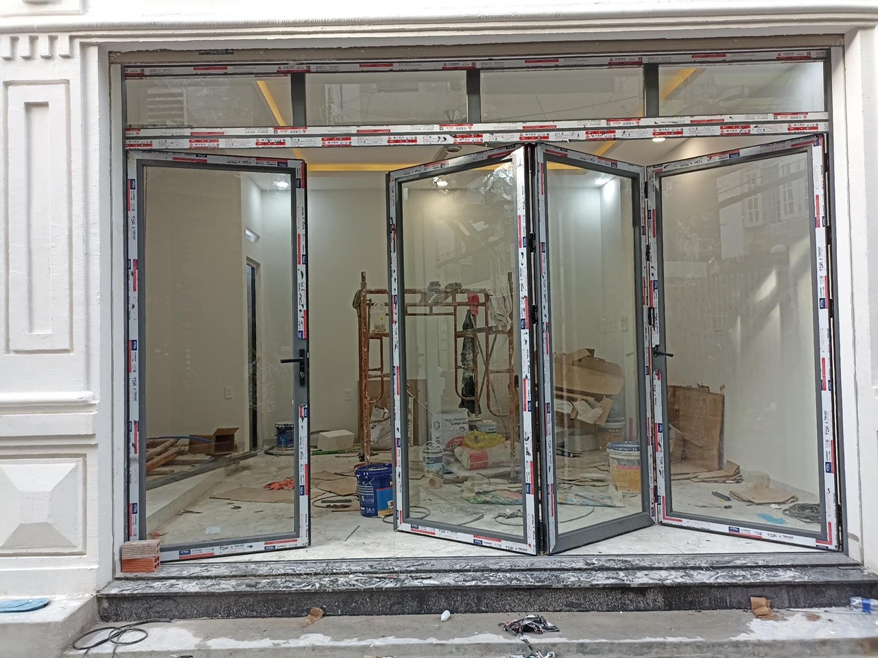 Hình ảnh thi công cửa nhôm Xingfa trực tiếp tại công trình