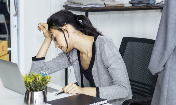 Các đối thủ của bạn đang ứng dụng phần mềm quản lý hiện đại thì bạn vẫn đang cặm cụi với đống giấy tờ, sổ sách từng giờ từng phút?
